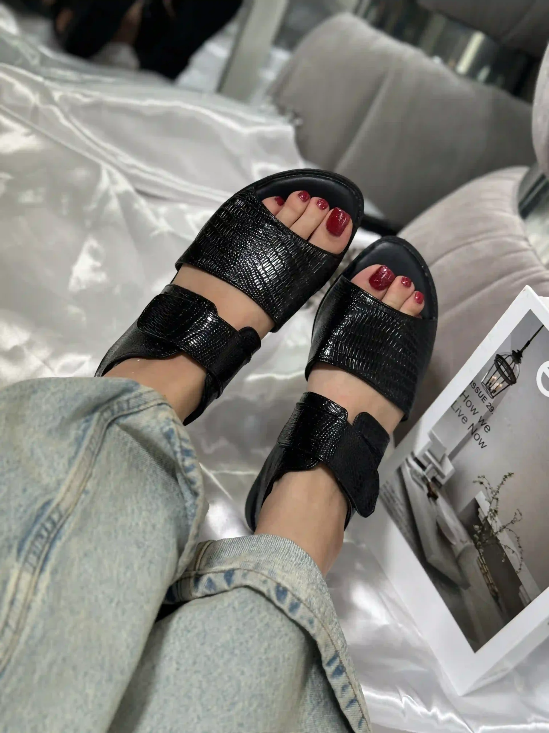 IMG_9232-scaled-1.webp صندل چسبی کد 1021 - تصویر 1