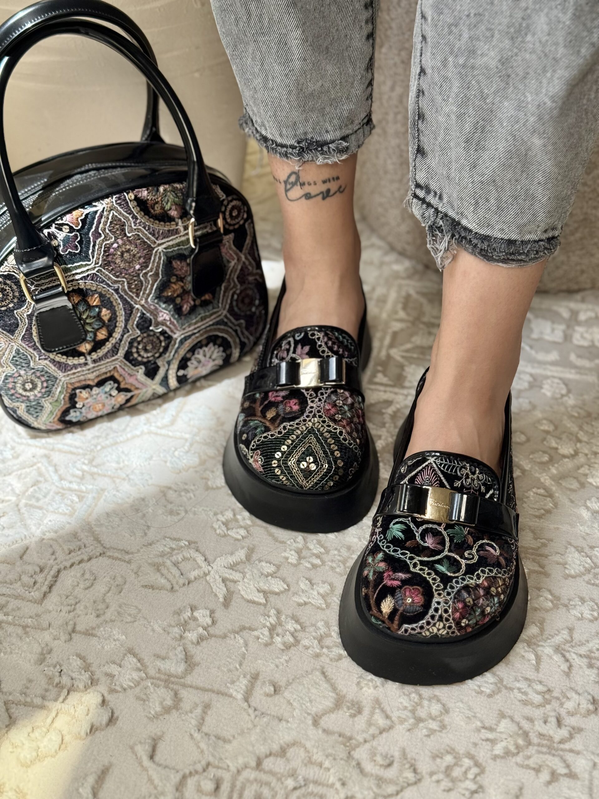 IMG_3355 اسلیپر سوزن دوزی کد ۷۰۰۱ - تصویر 1