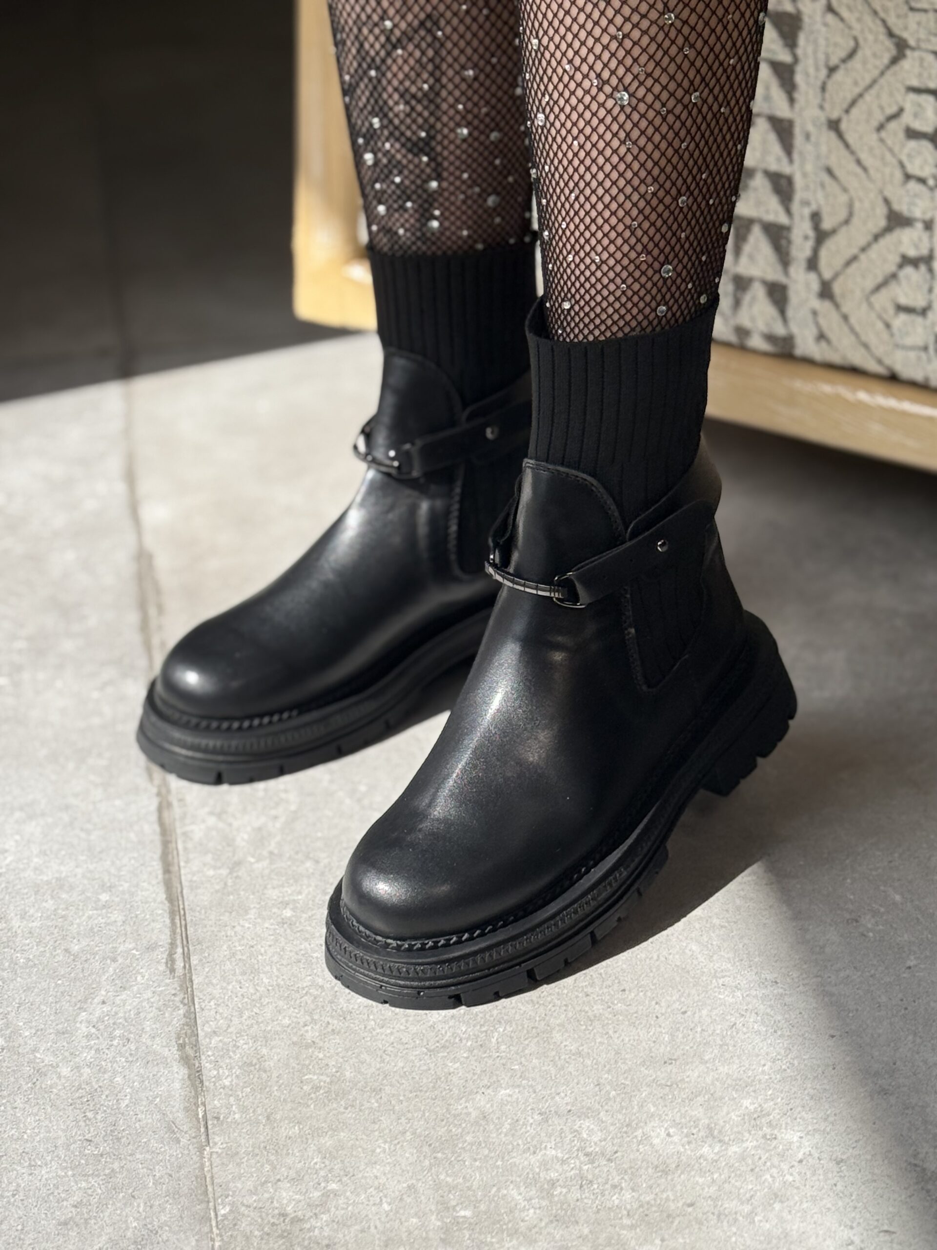 IMG_3029 نیم بوت آرتینا کد 8031 - تصویر 1